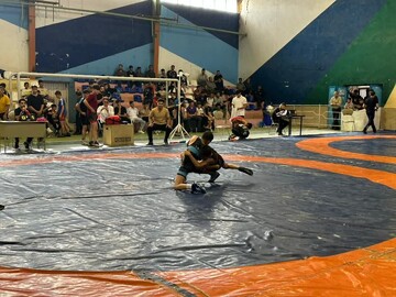 دلفان قهرمان مسابقات کشتی فرنگی استعدادهای برتر لرستان شد