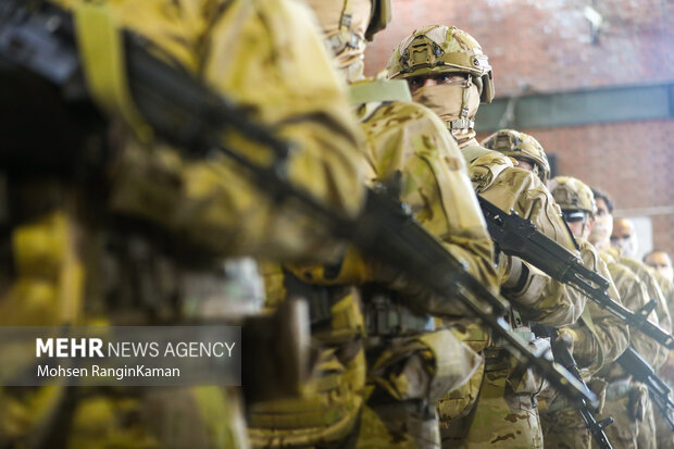 آیین رونمایی از لباس و تجهیزات نوین رزم انفرادی یگان ویژه فاتحین تهران بزرگ