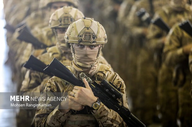 آیین رونمایی از لباس و تجهیزات نوین رزم انفرادی یگان ویژه فاتحین تهران بزرگ