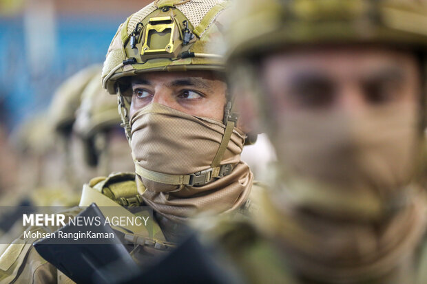 آیین رونمایی از لباس و تجهیزات نوین رزم انفرادی یگان ویژه فاتحین تهران بزرگ