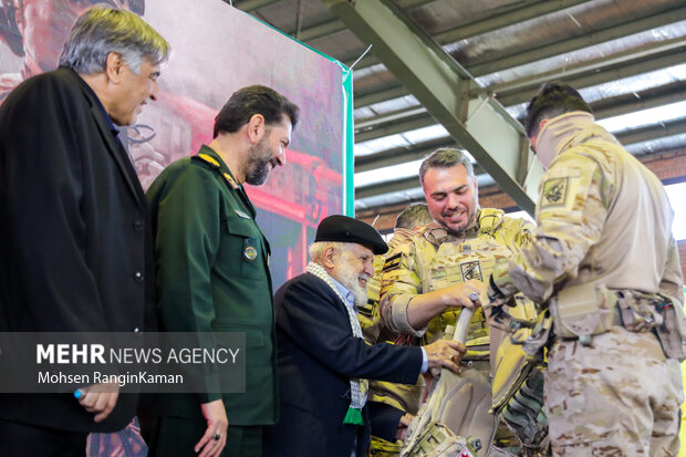 آیین رونمایی از لباس و تجهیزات نوین رزم انفرادی یگان ویژه فاتحین تهران بزرگ