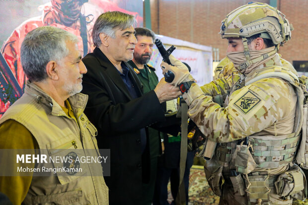 آیین رونمایی از لباس و تجهیزات نوین رزم انفرادی یگان ویژه فاتحین تهران بزرگ