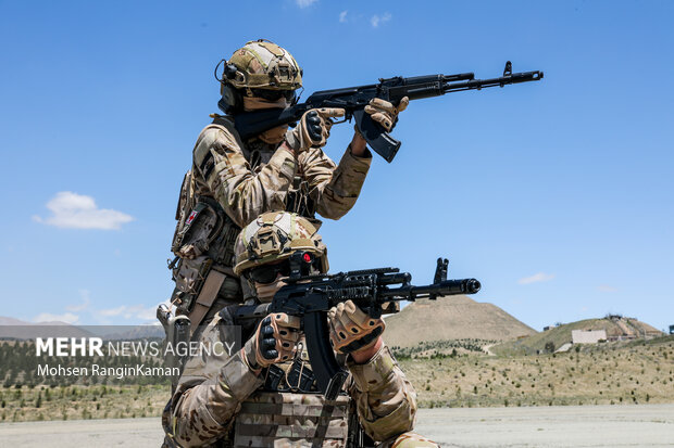 آیین رونمایی از لباس و تجهیزات نوین رزم انفرادی یگان ویژه فاتحین تهران بزرگ