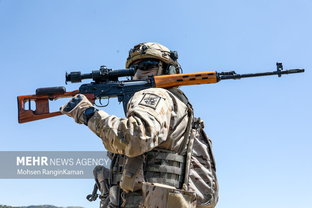 آیین رونمایی از لباس و تجهیزات نوین رزم انفرادی یگان ویژه فاتحین تهران بزرگ