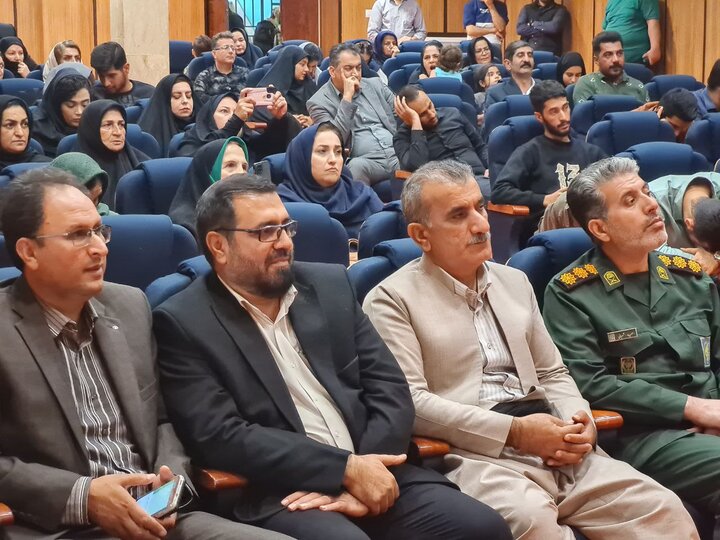 محفل عصر شعر در سنندج به‌مناسبت هفته دفاع مقدس برگزار شد