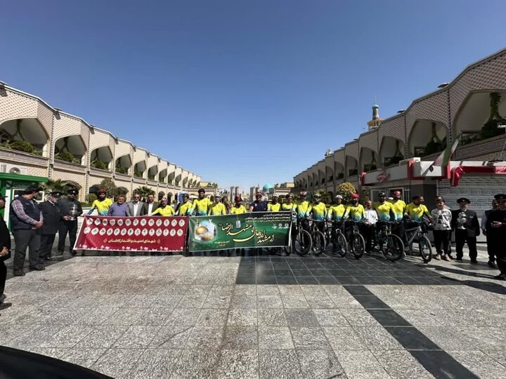 پایان حماسه ۱۳۰۰ کیلومتری دوچرخهسواران کاشانی در حرم امام رضا (ع)