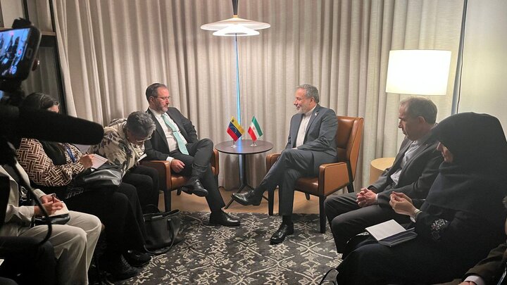 رایزنی عراقچی و همتای ونزوئلایی درباره مقابله با یکجانبهگرایی در جهان