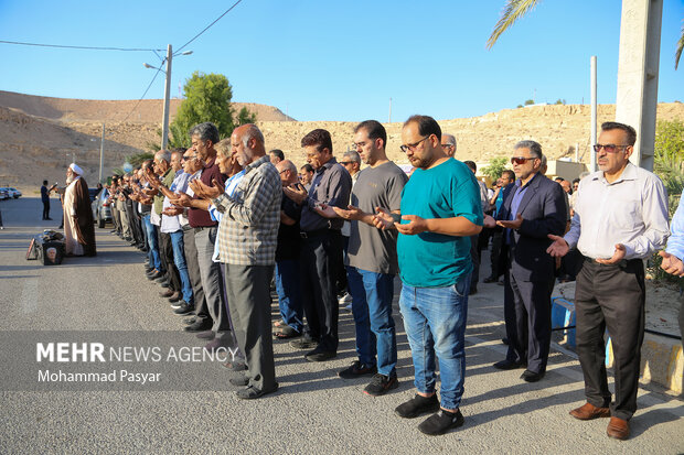 آئین تشییع و خاکسپاری احمد پژمان در لارستان