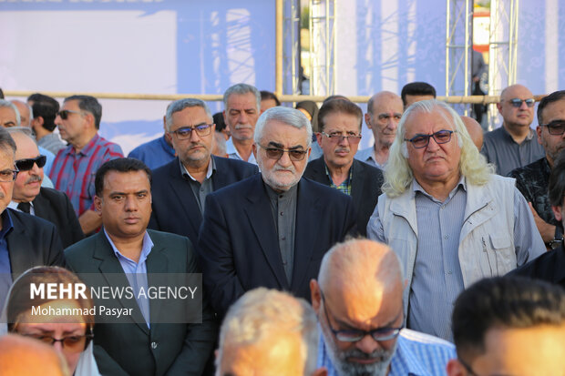 آئین تشییع و خاکسپاری احمد پژمان در لارستان
