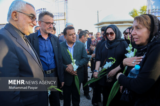 آئین تشییع و خاکسپاری احمد پژمان در لارستان