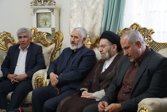 ملت ایران در مسیر بیعت با ولایتفقیه ثابتقدم مانده است