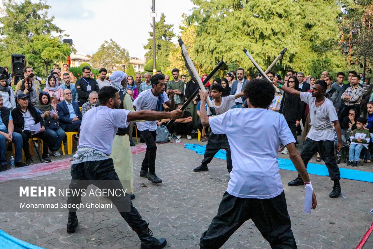 برگزیدگان چهاردهمین جشنواره تئاتر «شهروند» لاهیجان معرفی شدند برگزیدگان چهاردهمین جشنواره تئاتر «شهروند» لاهیجان معرفی شدند