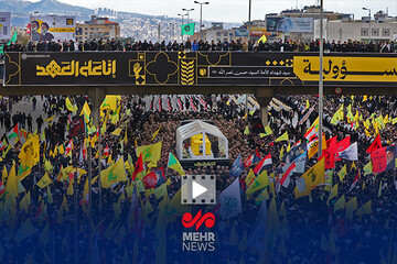 چشمان اشک‌بار مردم در سالگرد سید مقاومت