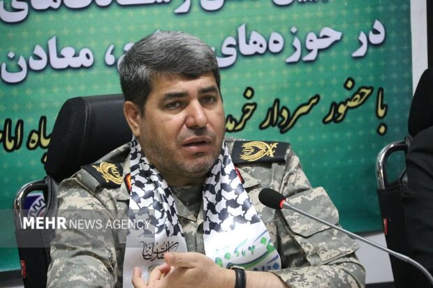 فرمانده سپاه بوشهر:روش ارتباط صنعت و بازار به نفع مردم استان تغییر کند