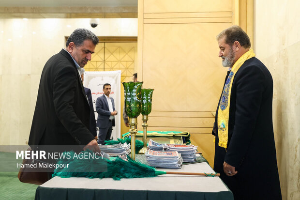 حضور خادمان حرم حضرت عبدالعظیم حسنی(ع) در صحن علنی مجلس