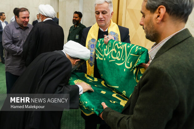 حضور خادمان حرم حضرت عبدالعظیم حسنی(ع) در صحن علنی مجلس