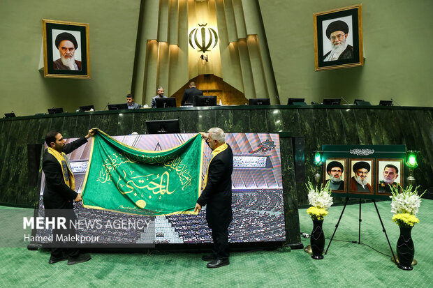 حضور خادمان حرم حضرت عبدالعظیم حسنی(ع) در صحن علنی مجلس