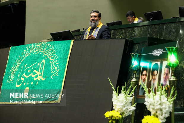 حضور خادمان حرم حضرت عبدالعظیم حسنی(ع) در صحن علنی مجلس