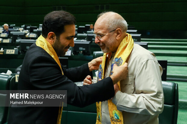 حضور خادمان حرم حضرت عبدالعظیم حسنی(ع) در صحن علنی مجلس