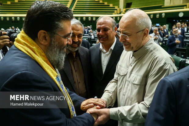 حضور خادمان حرم حضرت عبدالعظیم حسنی(ع) در صحن علنی مجلس