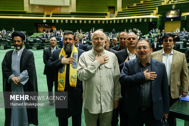 حضور خادمان حرم حضرت عبدالعظیم حسنی(ع) در صحن علنی مجلس