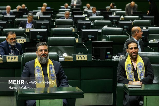 حضور خادمان حرم حضرت عبدالعظیم حسنی(ع) در صحن علنی مجلس