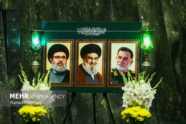 حضور خادمان حرم حضرت عبدالعظیم حسنی(ع) در صحن علنی مجلس