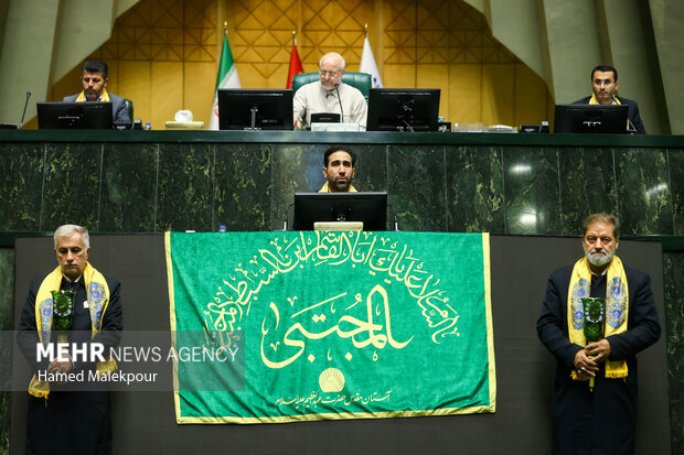 حضور خادمان حرم حضرت عبدالعظیم حسنی(ع) در صحن علنی مجلس