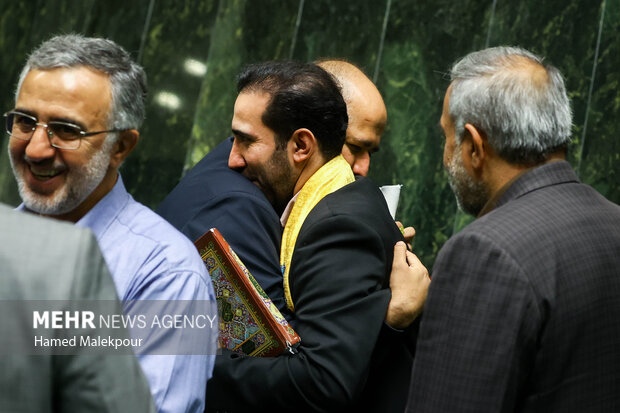 حضور خادمان حرم حضرت عبدالعظیم حسنی(ع) در صحن علنی مجلس