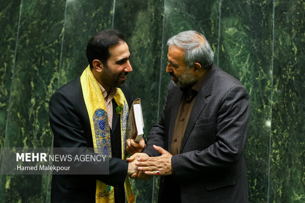 حضور خادمان حرم حضرت عبدالعظیم حسنی(ع) در صحن علنی مجلس