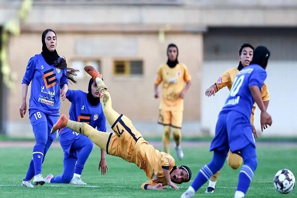 آغاز دوباره لیگ پس از فیفادی؛ دوئل نفسگیر پرسپولیس و ملوان در بندر