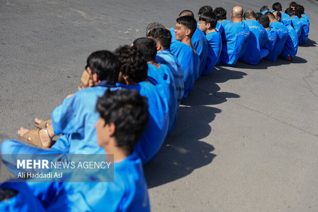 ۳۳ متهم تحت تعقیب در فلاورجان دستگیر شدند ۳۳ متهم تحت تعقیب در فلاورجان دستگیر شدند