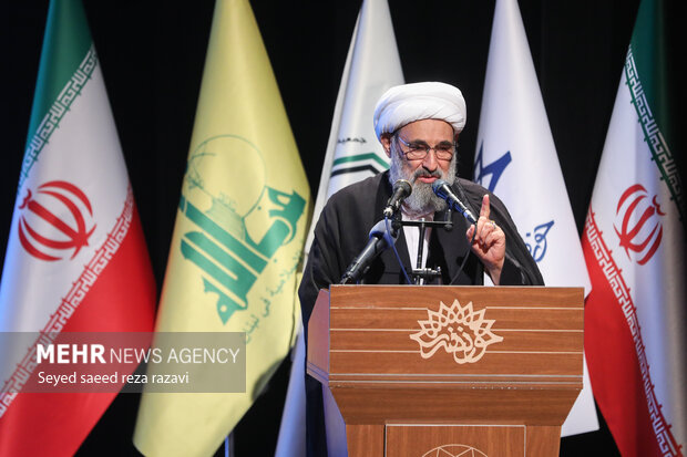 شعر سپید مودب و قصیده ۱۱۰بیتی قزوه برای سیدحسن در «ماه لبنانی»