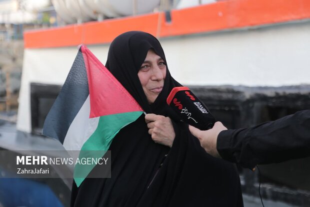 سفر دریایی کاروان یاران صمود آغاز شد؛ دعای مردم بدرقه راه حامیان غزه