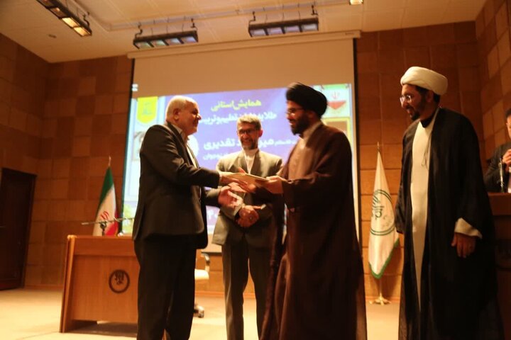 مدیران و معلمان برای رشد و تعالی خود برنامه داشته باشند