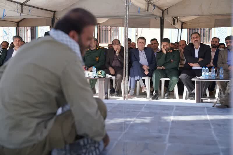 نمایش خیابانی «کارنامه» در خرمآباد اجرا شد