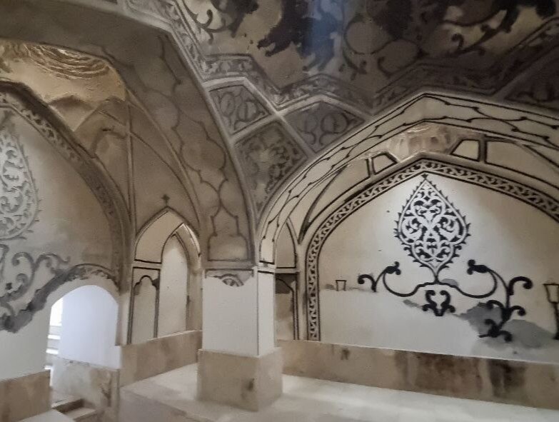 طالبنیا: ظرفیت گردشگری و تاریخی حمام قصلان قروه در مسیر احیا است