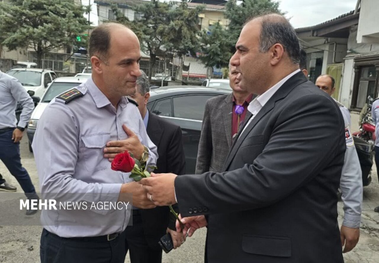 فرماندار لنگرود: آتش‌نشانان نماد ایثار و مسئولیت‌ پذیری اجتماعی هستند