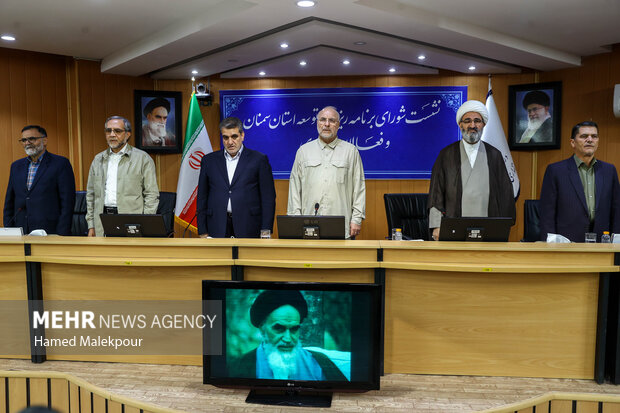 نشست شورای برنامه‌ریزی و توسعه استان سمنان و فعالان اقتصادی با حضور محمدباقر قالیباف رئیس مجلس شورای اسلامی