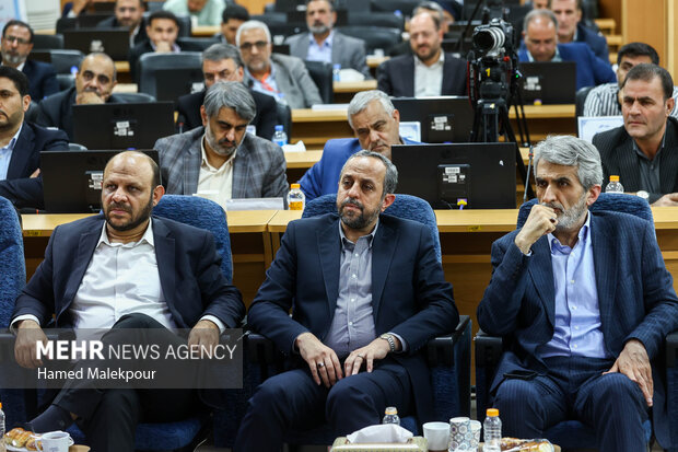 نشست شورای برنامه‌ریزی و توسعه استان سمنان و فعالان اقتصادی با حضور محمدباقر قالیباف رئیس مجلس شورای اسلامی