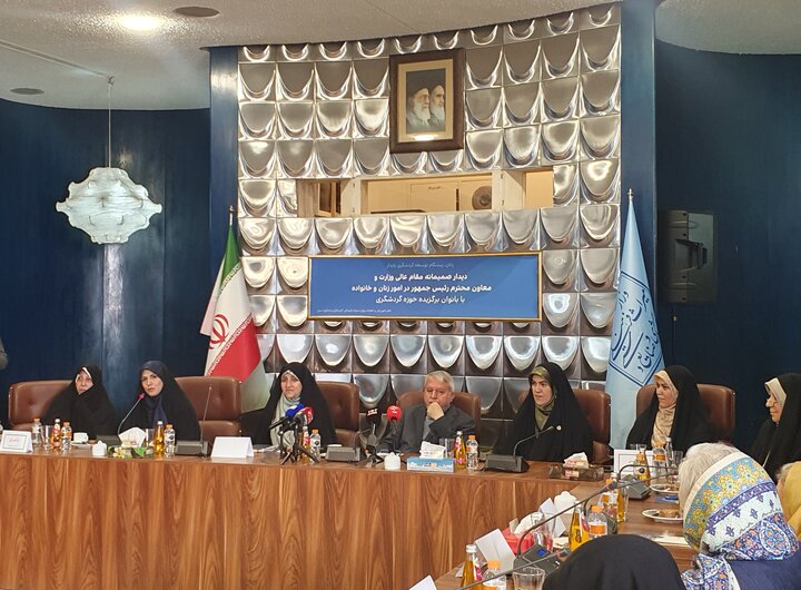 صالحی امیری: زنان حق دارند نیمی از ظرفیتهای دولت را عهده دار شوند صالحی امیری: زنان حق دارند نیمی از ظرفیتهای دولت را عهده دار شوند
