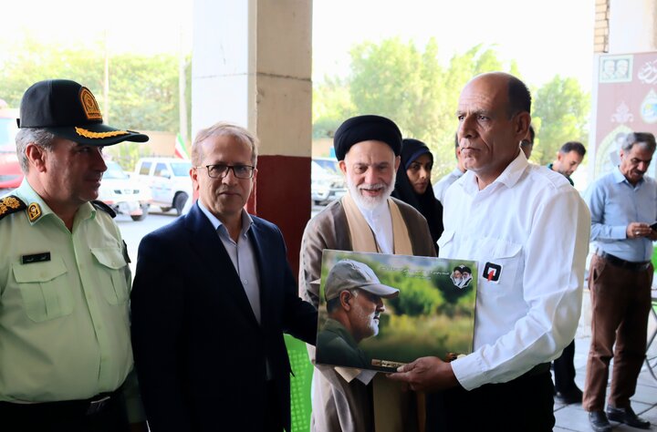 آتشنشانان بندر دیر تجلیل شدند آتشنشانان بندر دیر تجلیل شدند