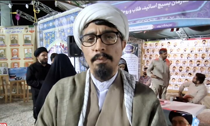 جلوههای ایثار طلاب و روحانیون در کنار خانوادههای شهدای استان سمنان