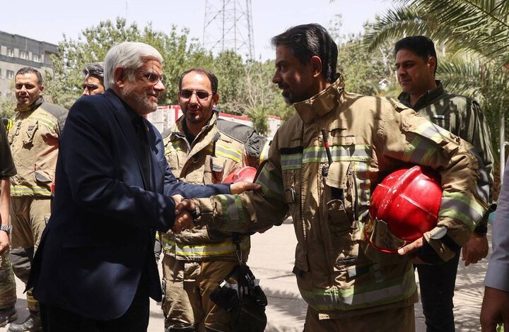 عارف: آتشنشانان ستونهای استوار انسجام اجتماعی هستند