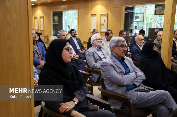 رونمایی از کتاب «از صحن دانشگاه تا خط مقدم» در مشهد