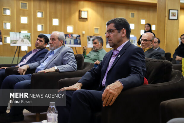 رونمایی از کتاب «از صحن دانشگاه تا خط مقدم» در مشهد