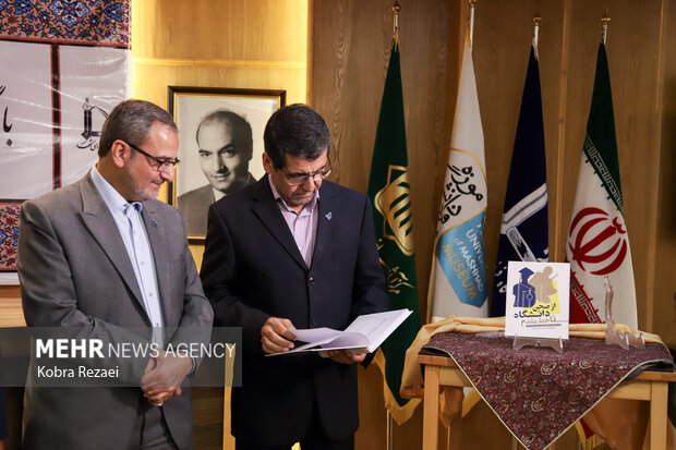 رونمایی از کتاب «از صحن دانشگاه تا خط مقدم» در مشهد