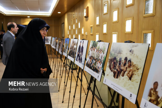 رونمایی از کتاب «از صحن دانشگاه تا خط مقدم» در مشهد