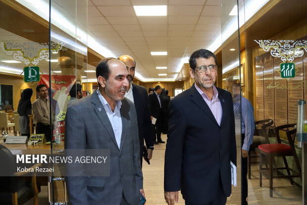 رونمایی از کتاب «از صحن دانشگاه تا خط مقدم» در مشهد
