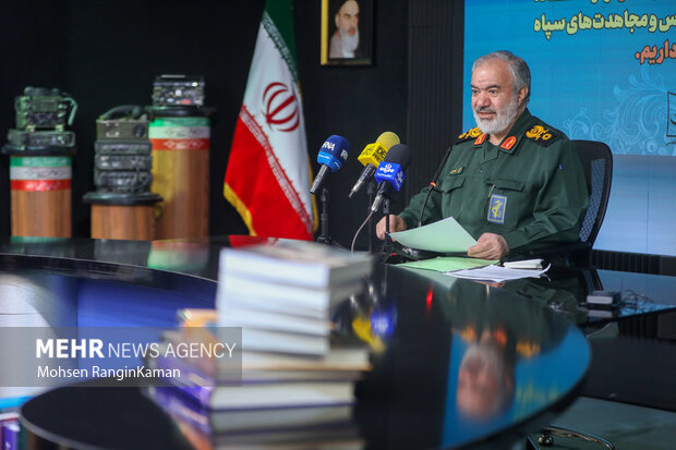 رونمایی از ۴۶ عنوان کتاب مرکز اسناد و نشر معارف دفاع مقدس